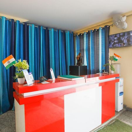 Hotel Diamond Imperial Noida Exterior foto