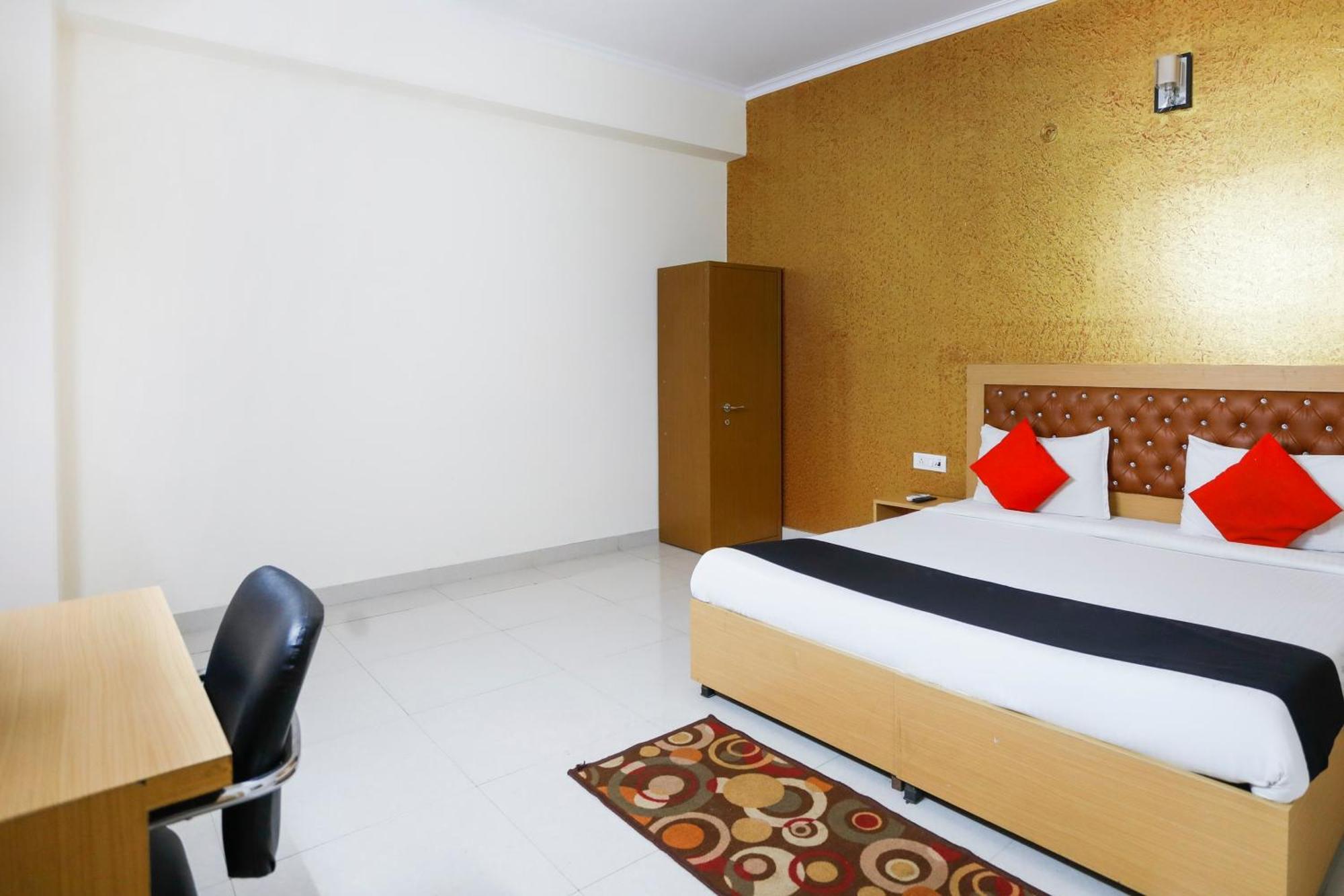 Hotel Diamond Imperial Noida Exterior foto