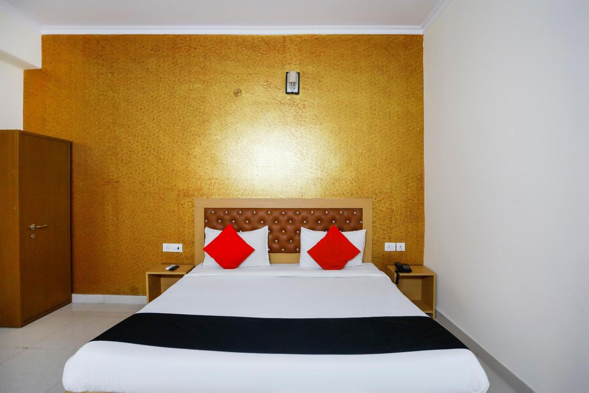 Hotel Diamond Imperial Noida Exterior foto
