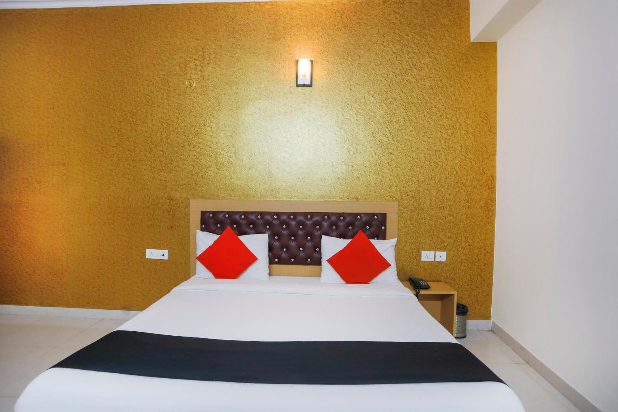 Hotel Diamond Imperial Noida Exterior foto
